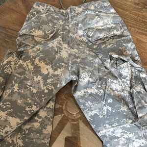 Mens genuine issue Army combat uniform small short